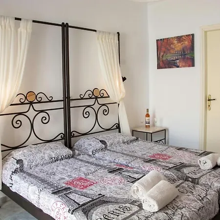 Erato Aparthotel *